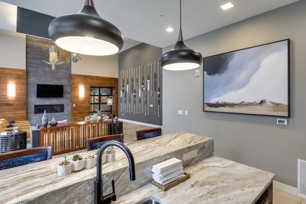 027-278513-2515 Elmont Dr027_6599960