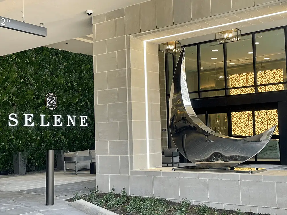 A sculptural installation at the entrance of Selene Luxury Residences in Dallas immediately sets the right tone for the brand. Art Consulting by Art + Artisans.